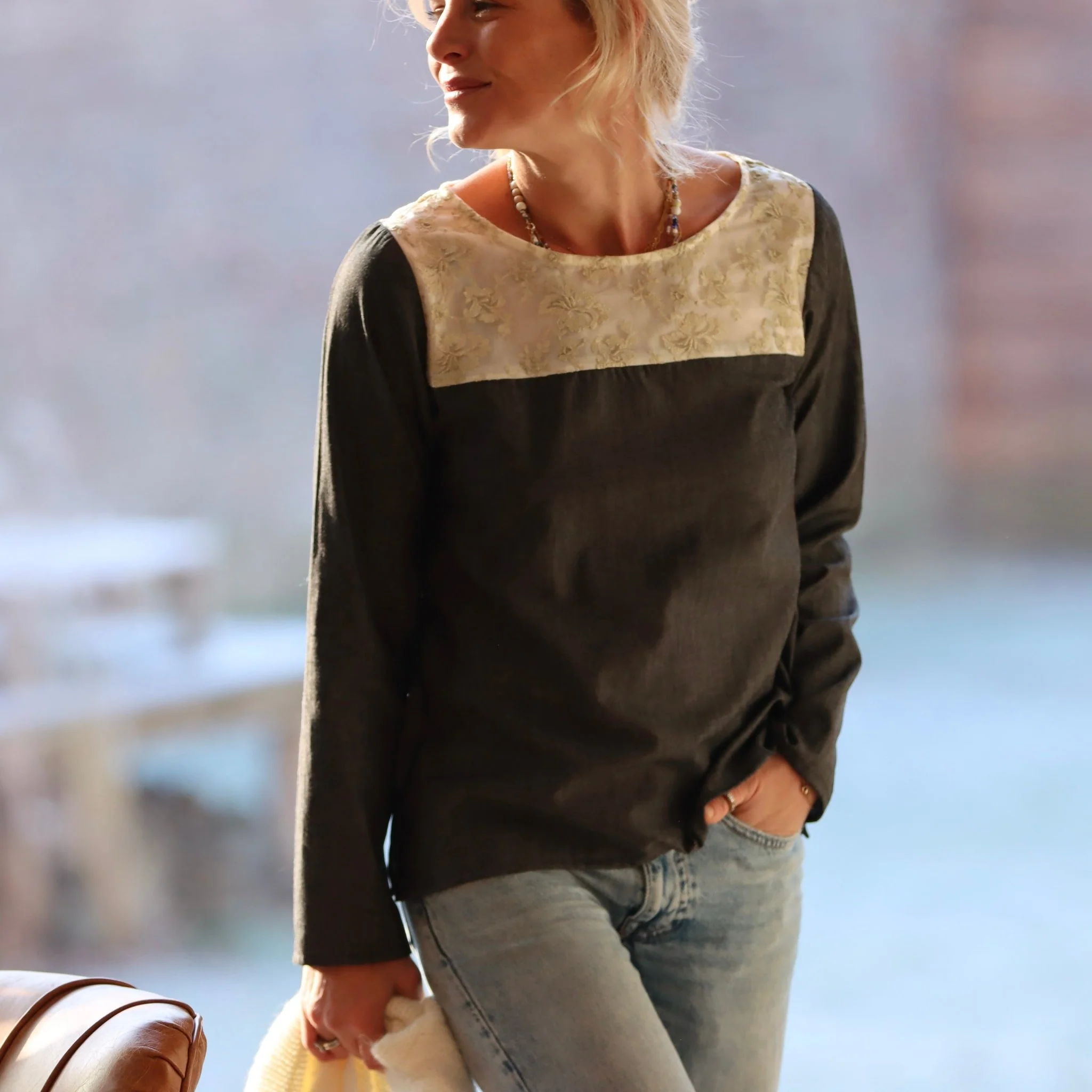 Blouse Lylou - jean noir / broderie ivoire et dorée - Image 6