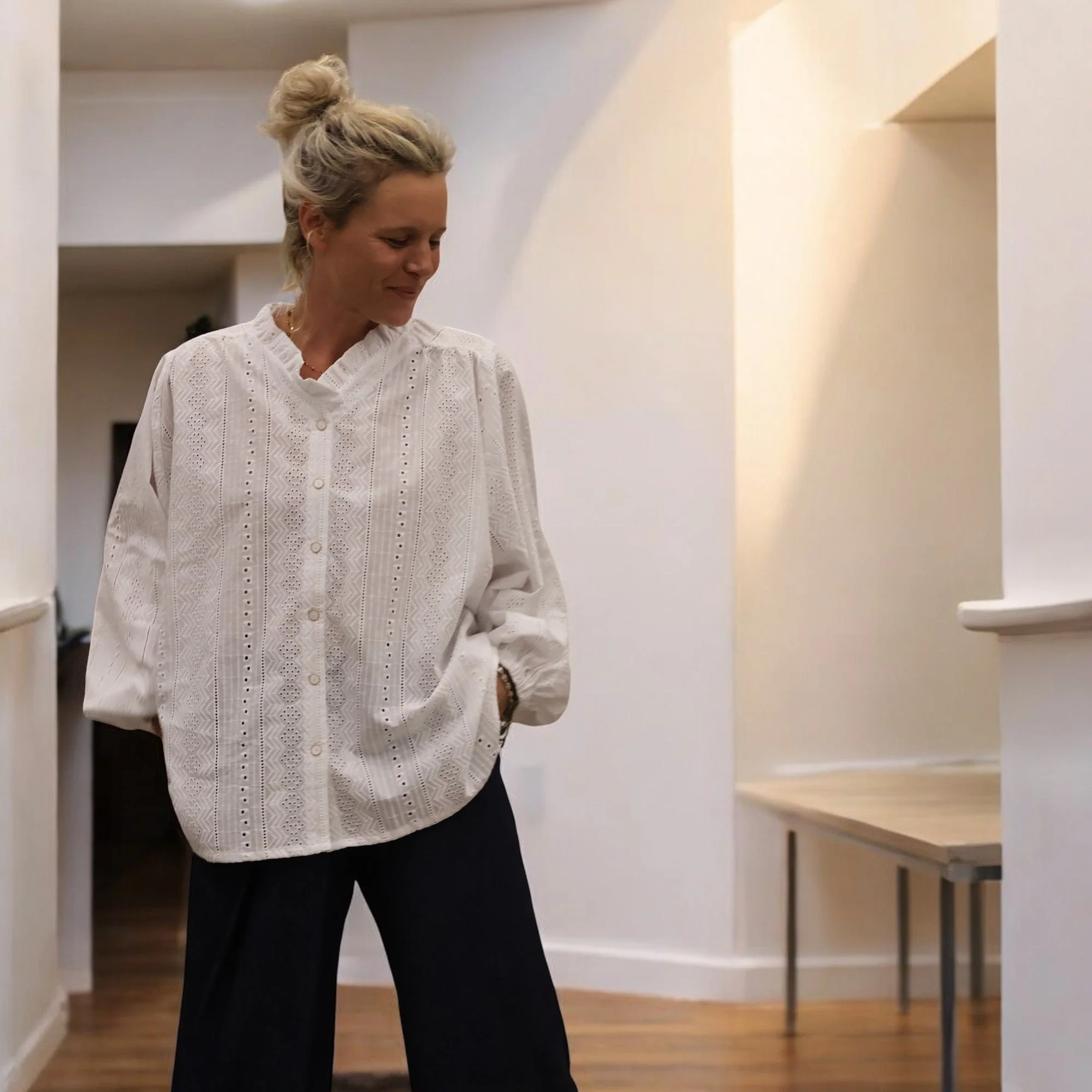 Blouse Miléna - broderie géométrique blanche - Image 9