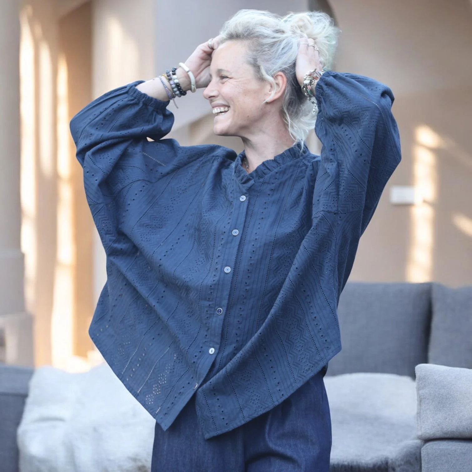 Blouse Miléna - broderie géométrique bleu marine