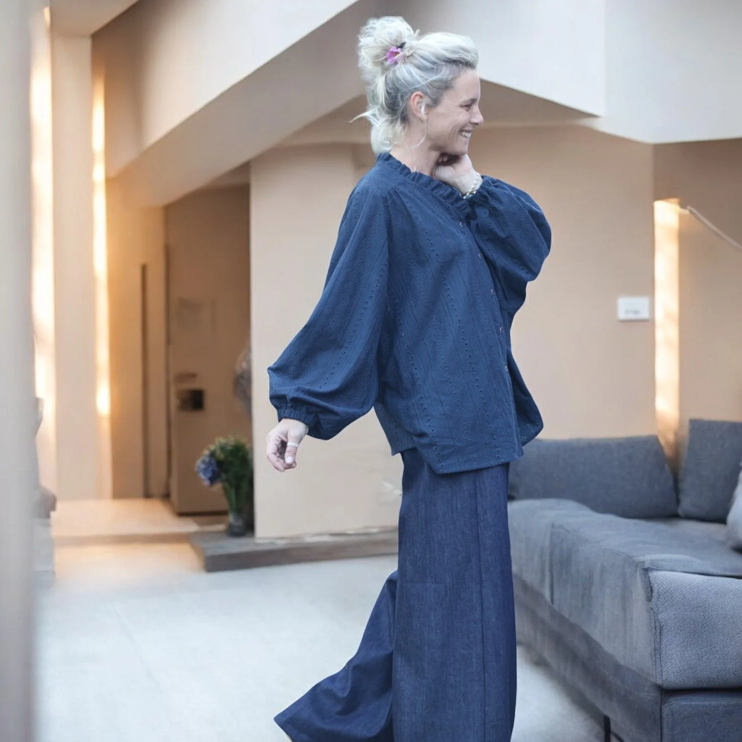 Blouse Miléna - broderie géométrique bleu marine - Image 3