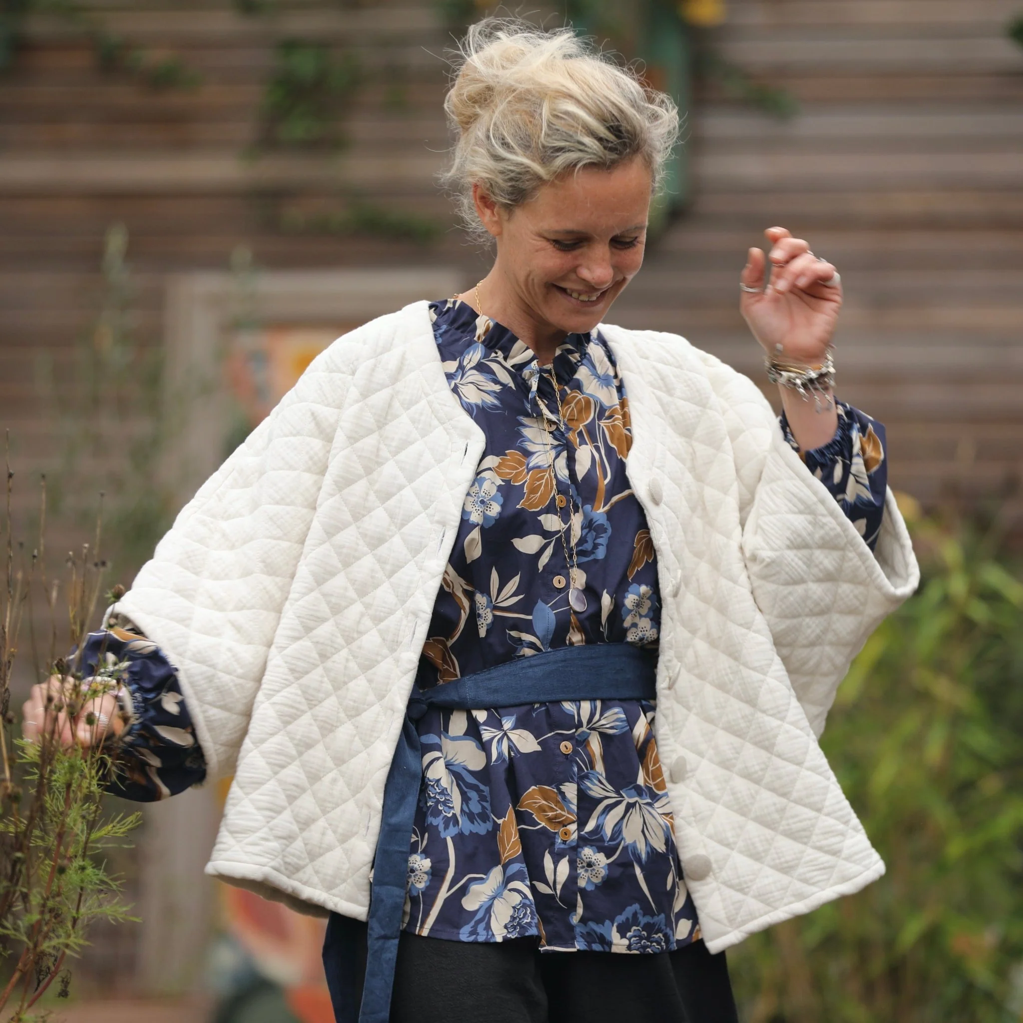 Blouse Miléna - voile de coton fleuri marine/camel - Image 9