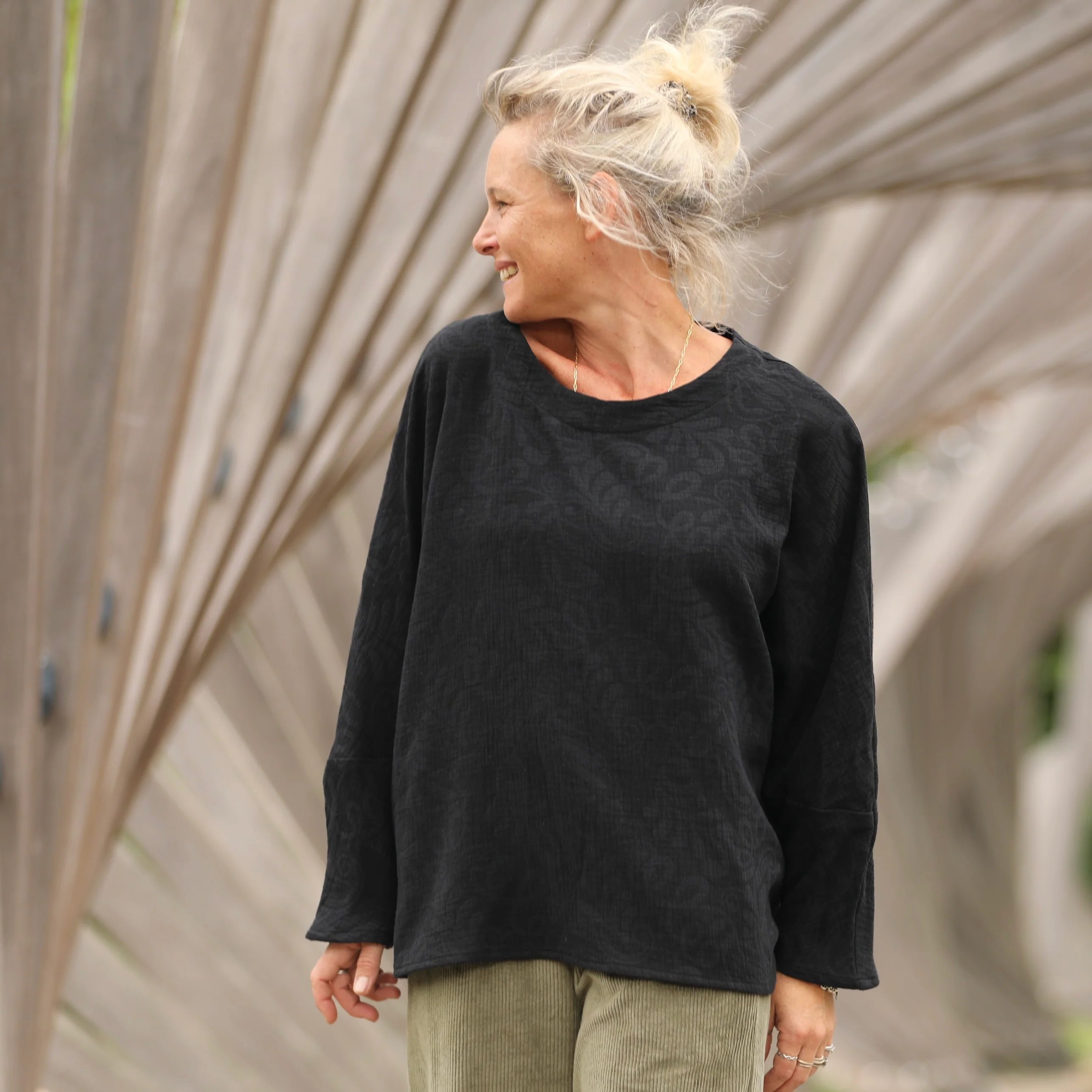 Blouse Naomie - Double gaze de coton/lin jacquard fleuri noire - Image 6