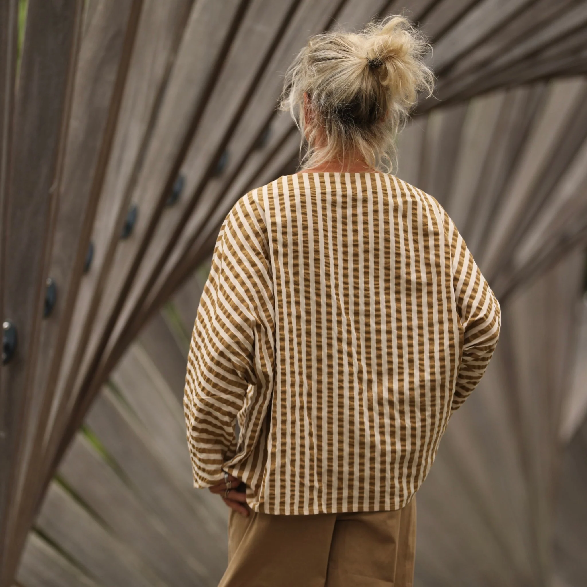 Blouse Naomie - Seeresucker de coton rayé camel/ivoire - Image 3