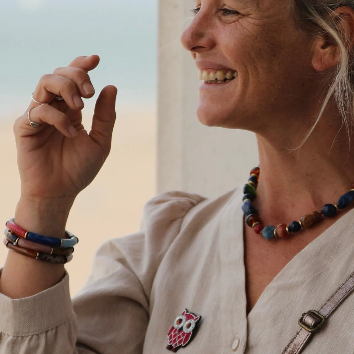 Collier Méandre – Résine & éclats colorés - Image 4