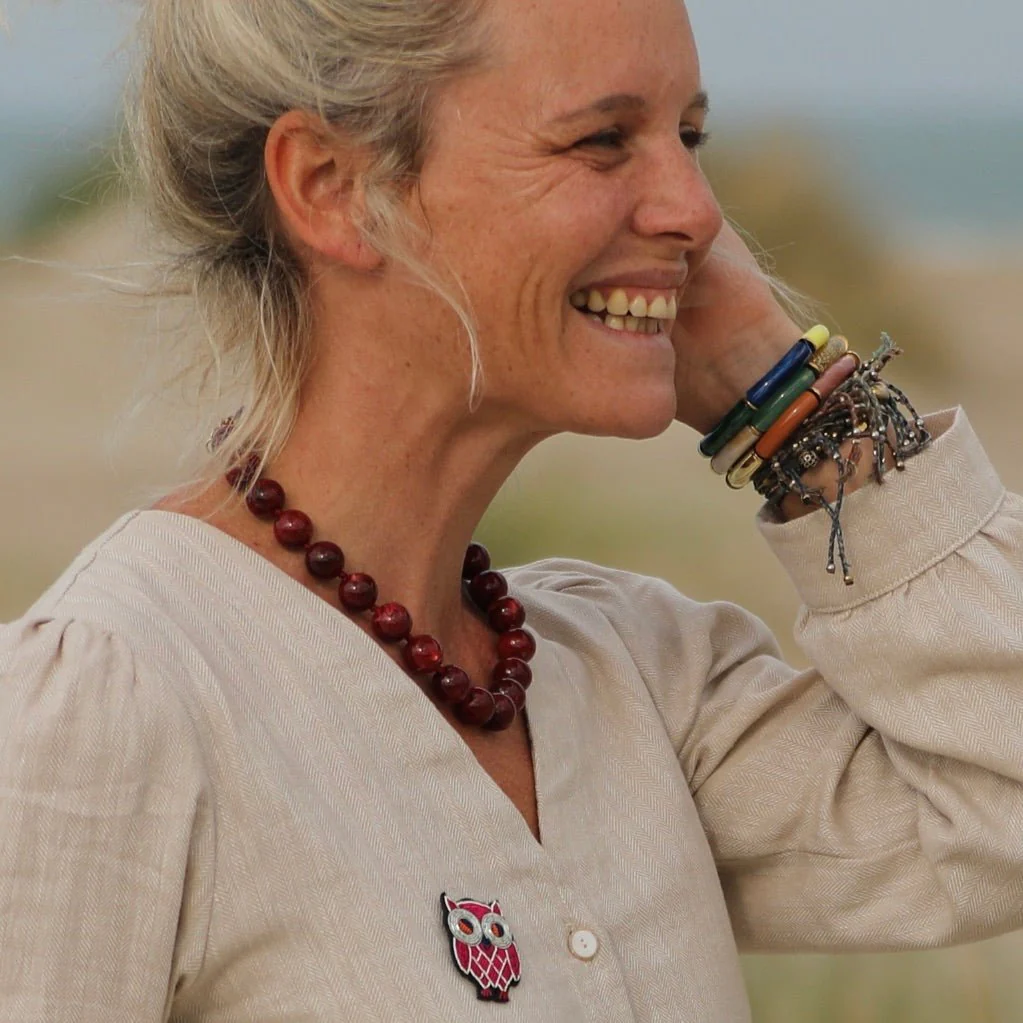 Collier Silice – Résine & éclat minéral - Image 4