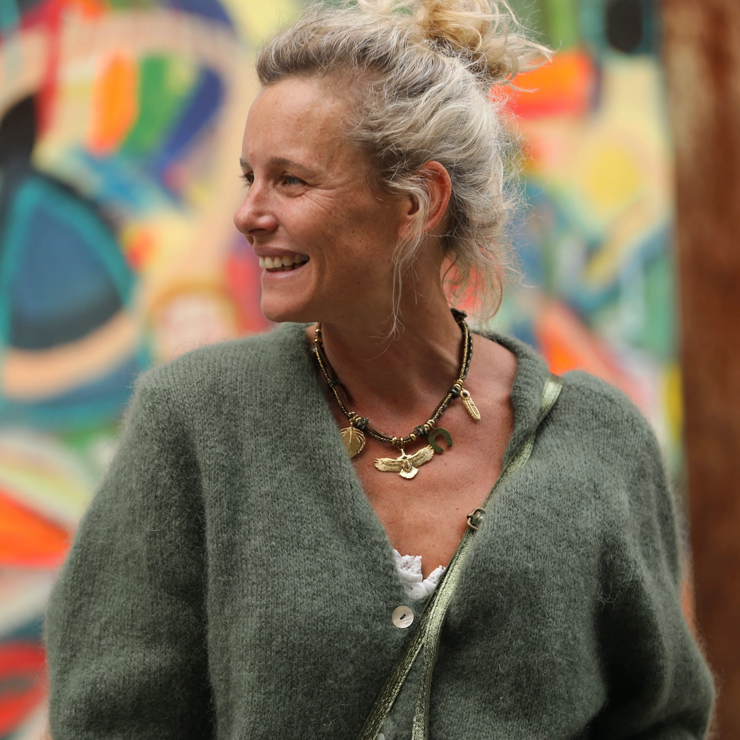 Collier Solstice – Grigris dorés - Image 3