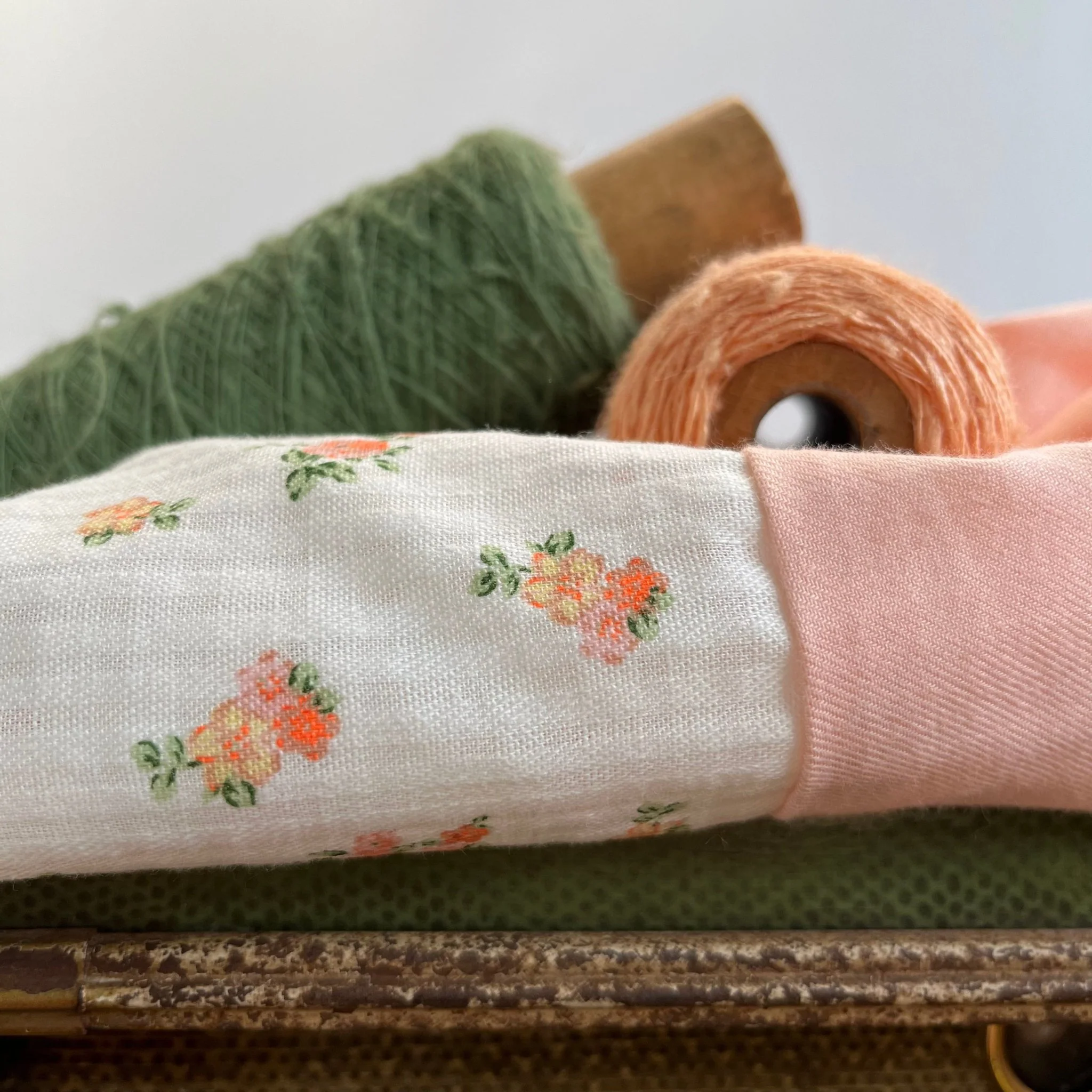 Coupon - voile de coton fleurs coraillées 140x160 (A15) - Image 2