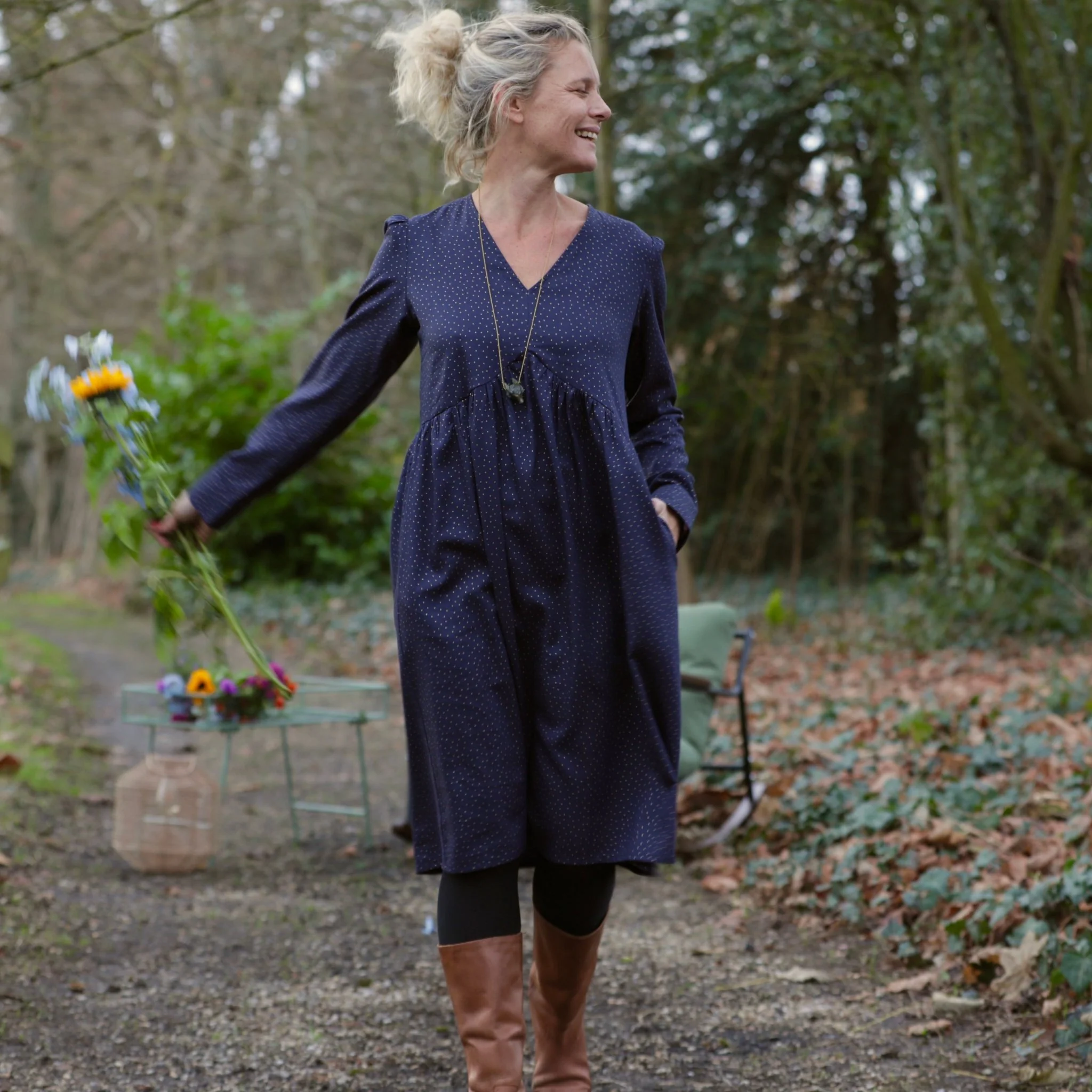 Robe Edonie coupe midi - Armuré marine/pois dorés - Image 5