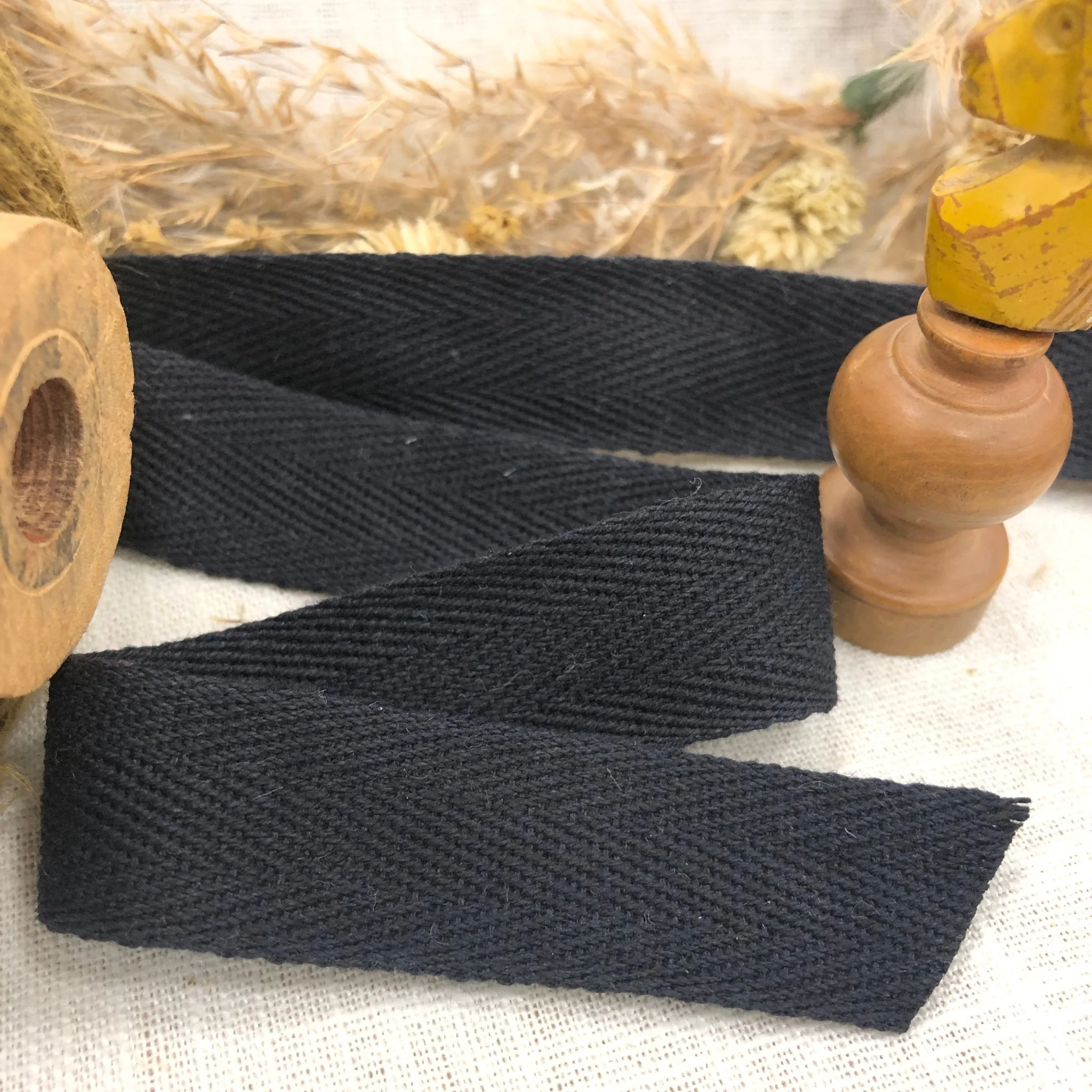 Galon de sergé chevron noir 2 cm - au mètre