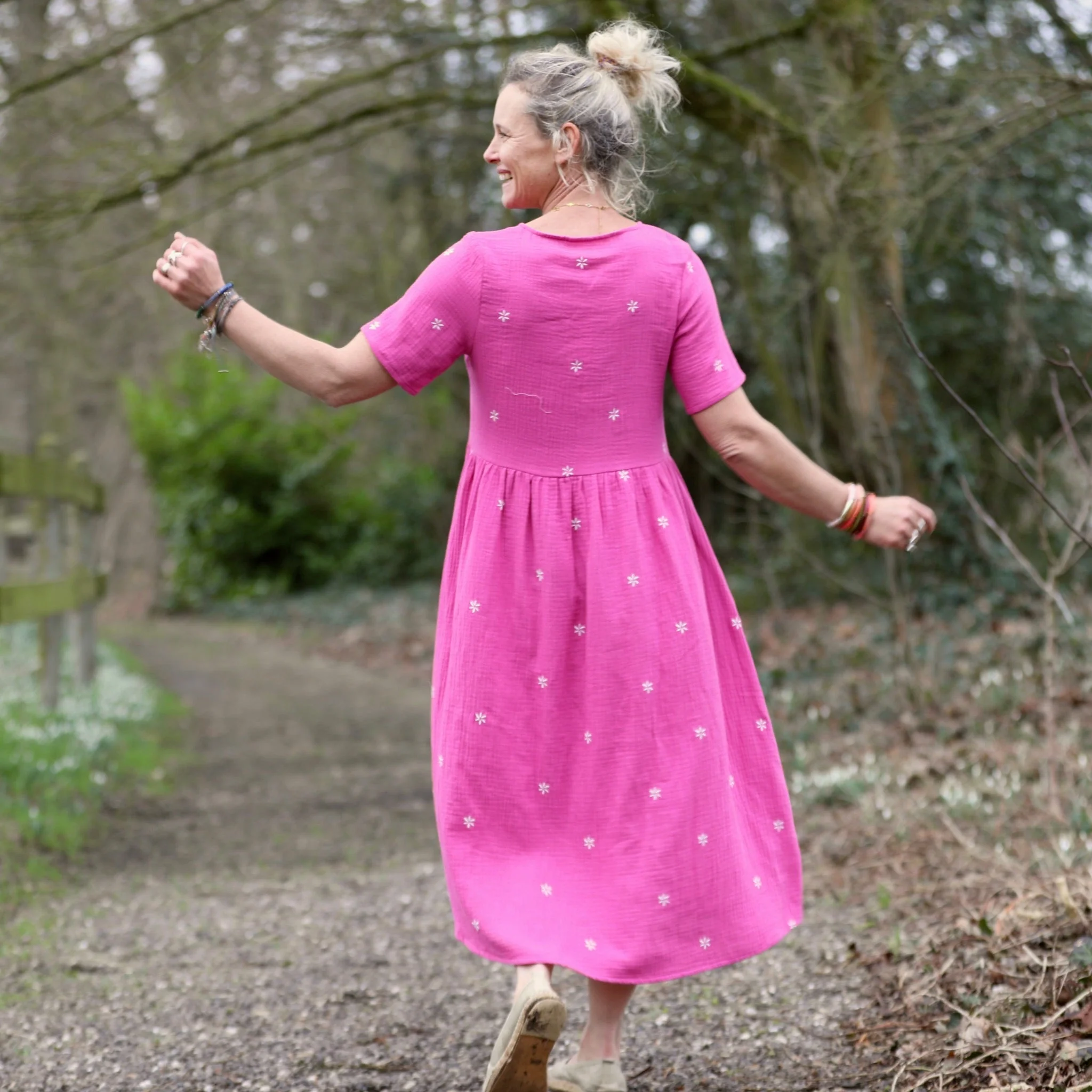 Robe Juliette - double gaze de coton fuchsia brodé - Image 3