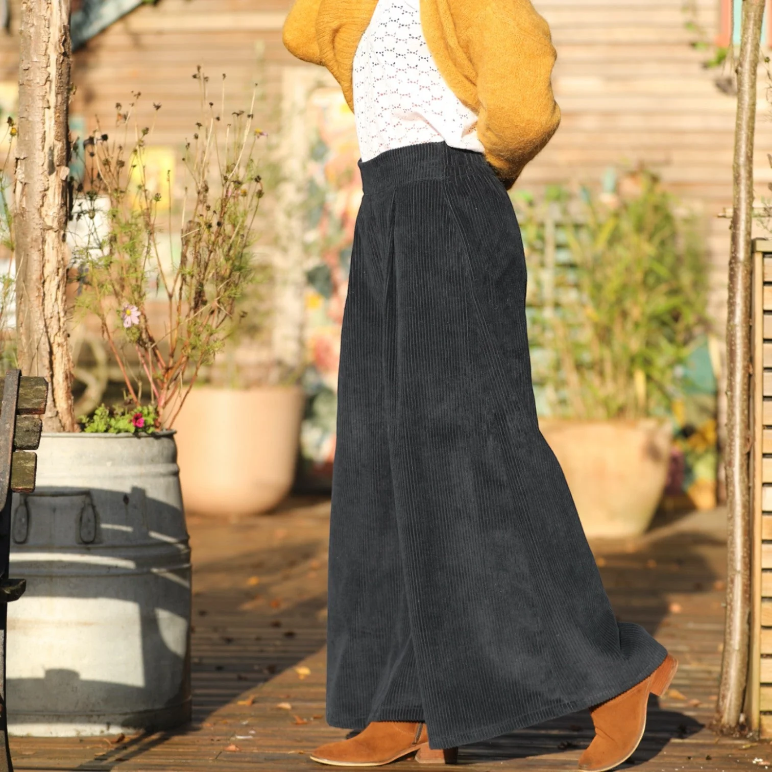 Jupe culotte Arielle en velours côtelé bleu marine - Image 6