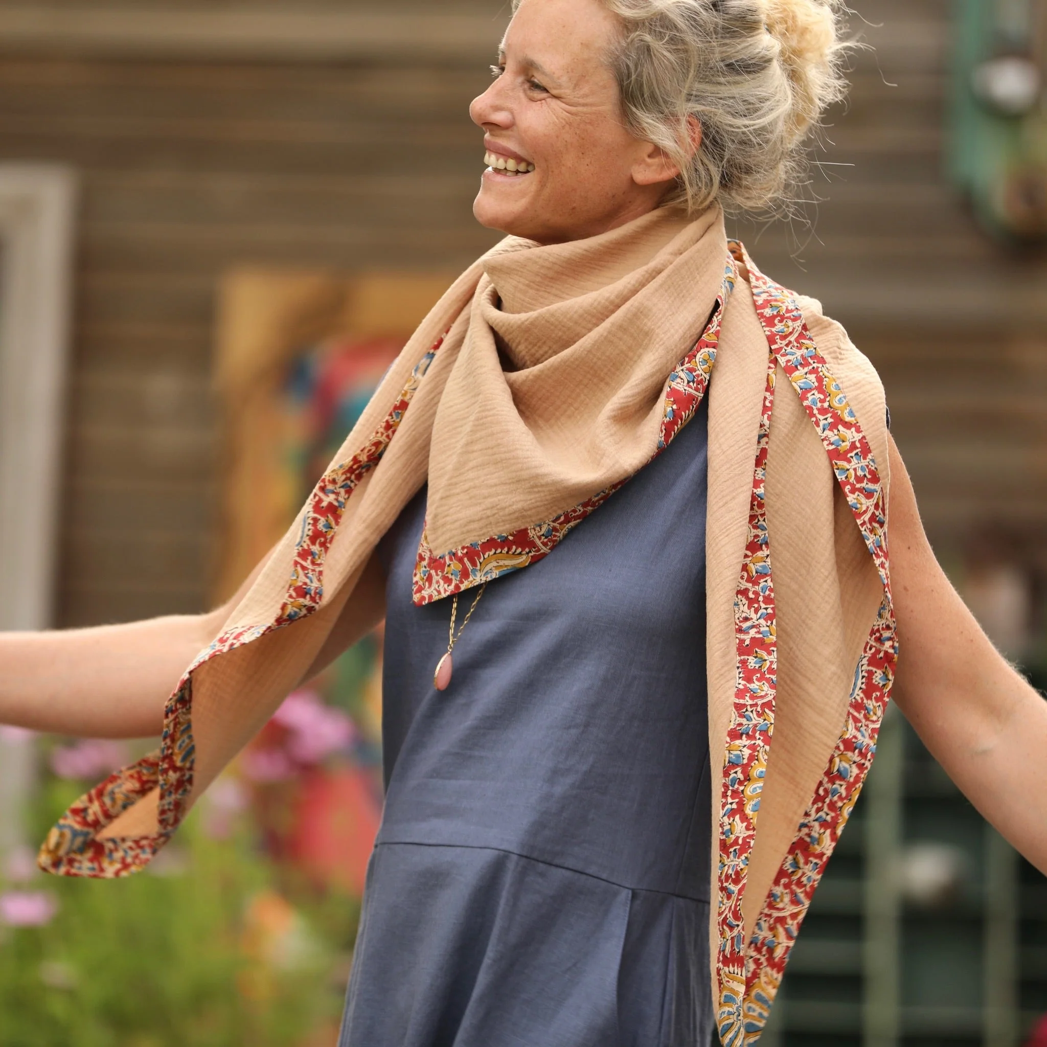 Le foulard Calista Cassonade / Diya