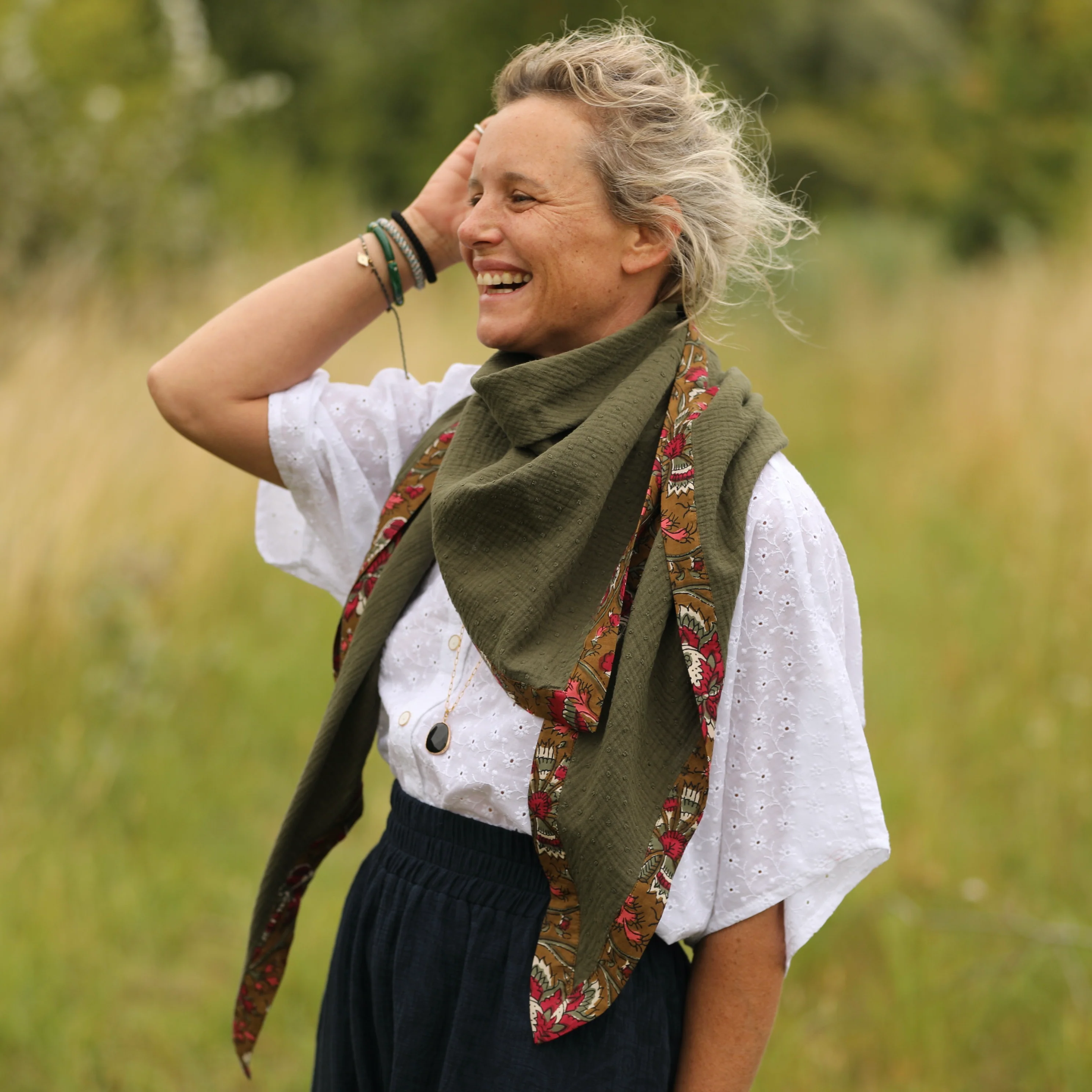 Le foulard Calista Kaki plumetis/Ila - Image 6