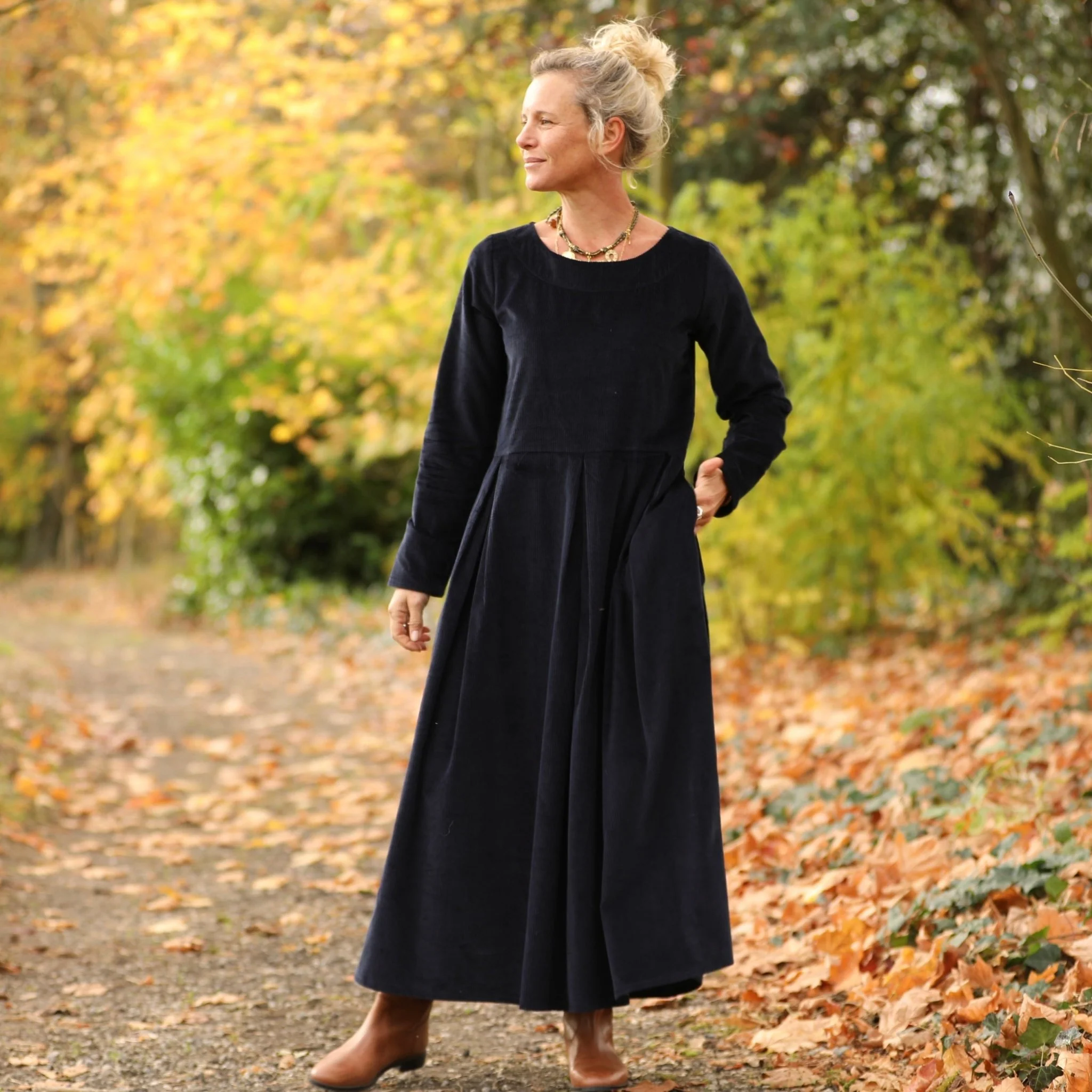 Robe Louisa - velours côtelé bleu marine - Image 2