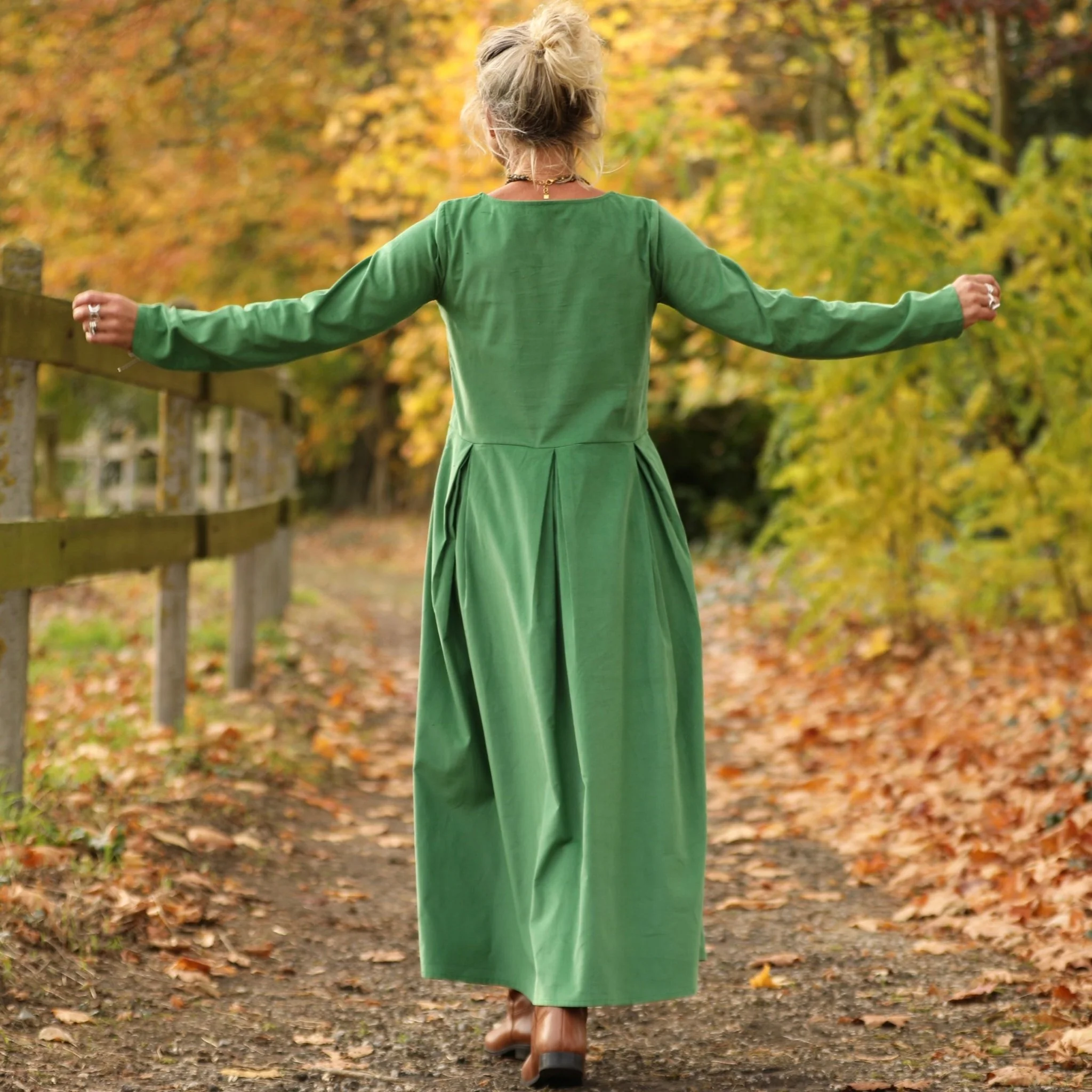 Robe Louisa - velours milleraies vert pomme - Image 5