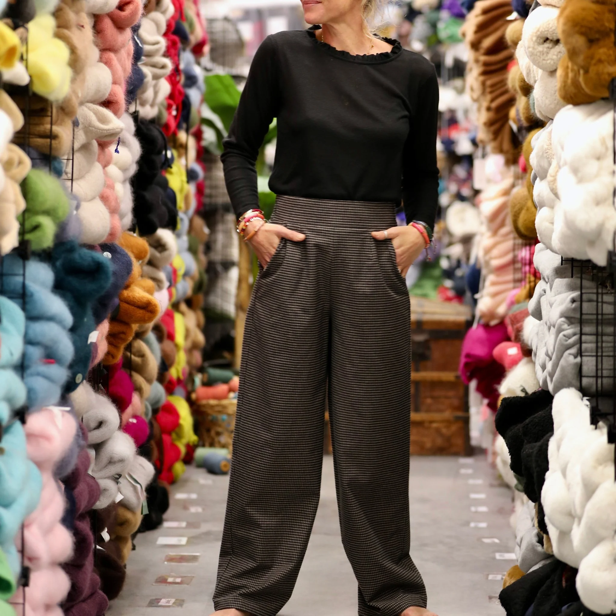 Le Pantalon Cocoon Louis — flanelle douce à carreaux noir ficelle - Image 5