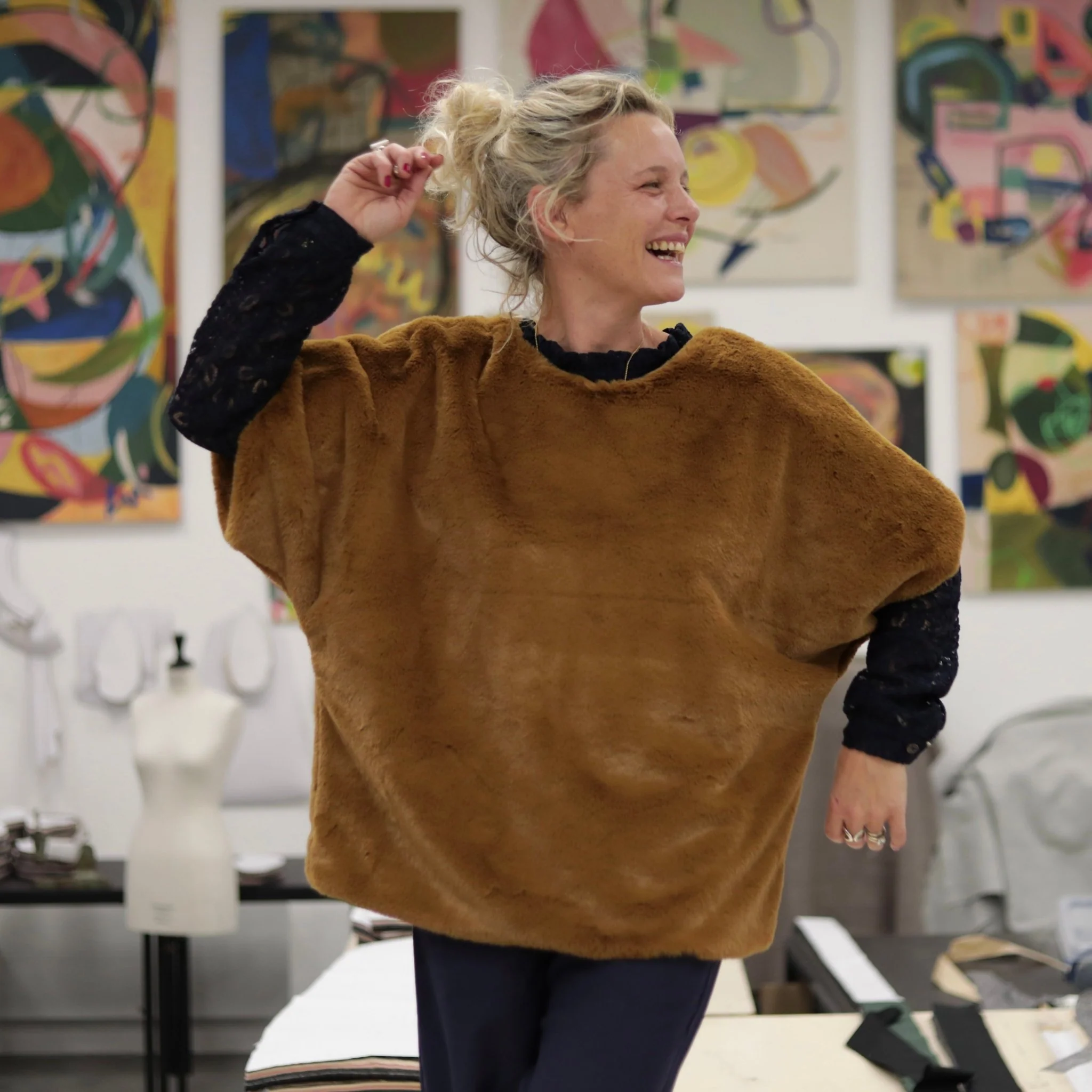 Le Poncho Douillet Pétronille - Fourrure camel - Image 3