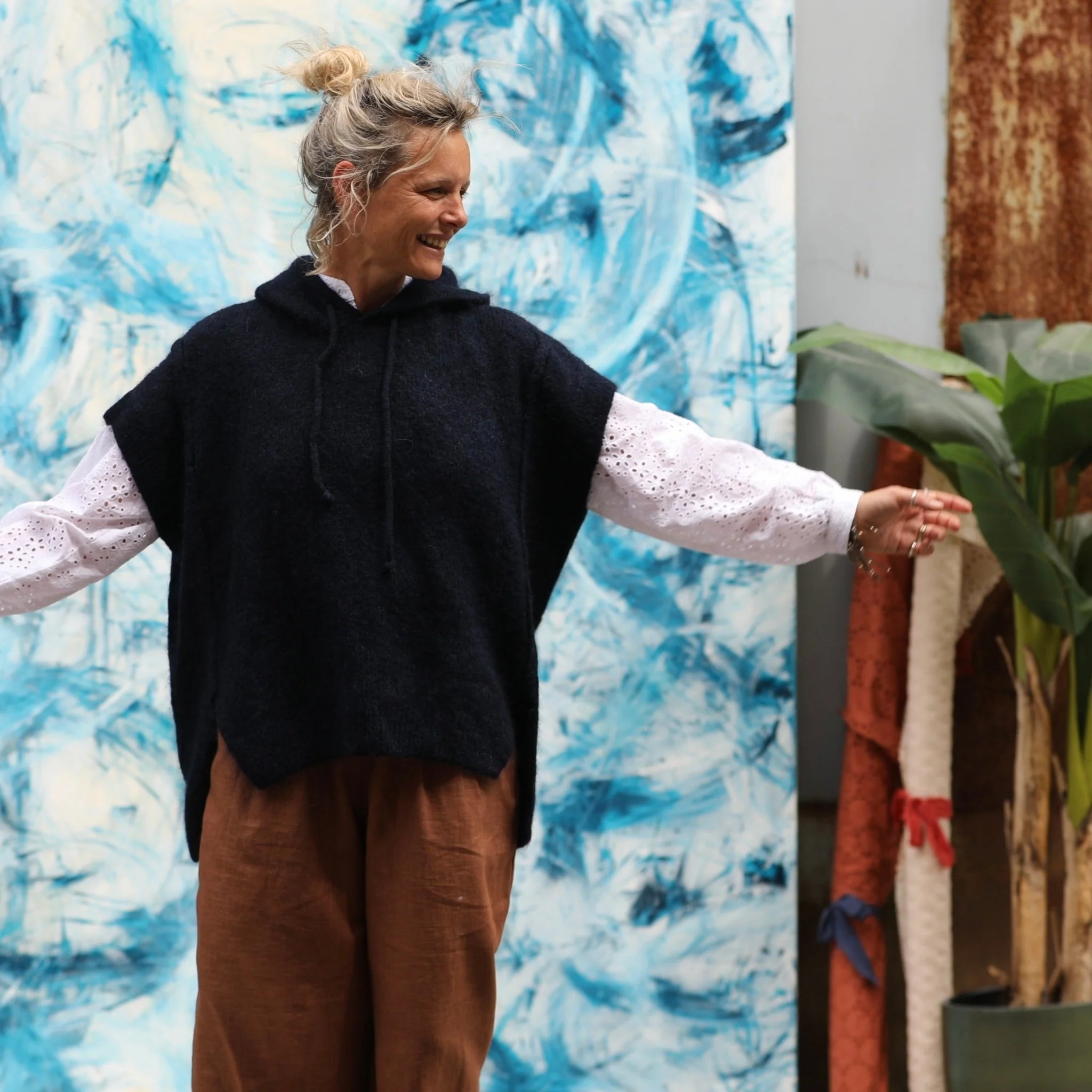 Pull capuche Calypso - Bleu marine - Image 4