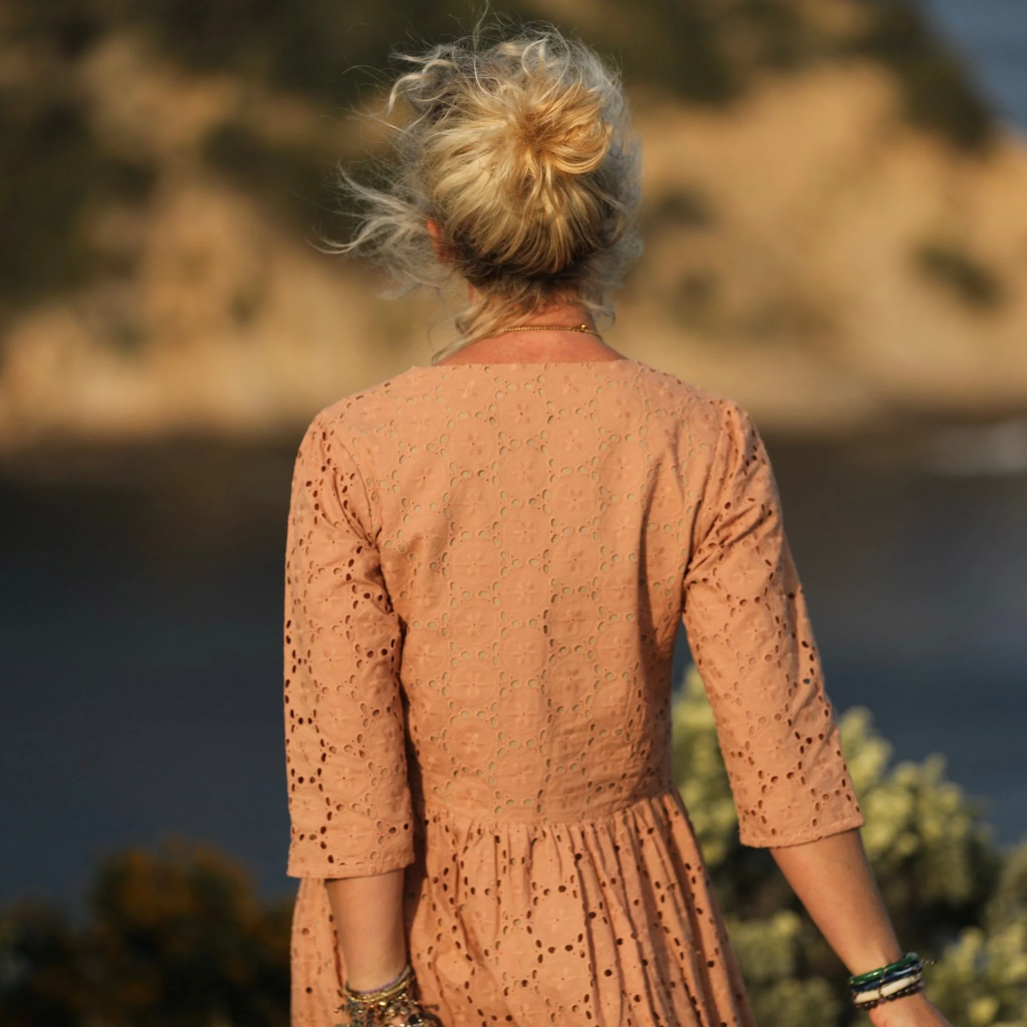 Robe Anastasia brodée cassonade - Image 4