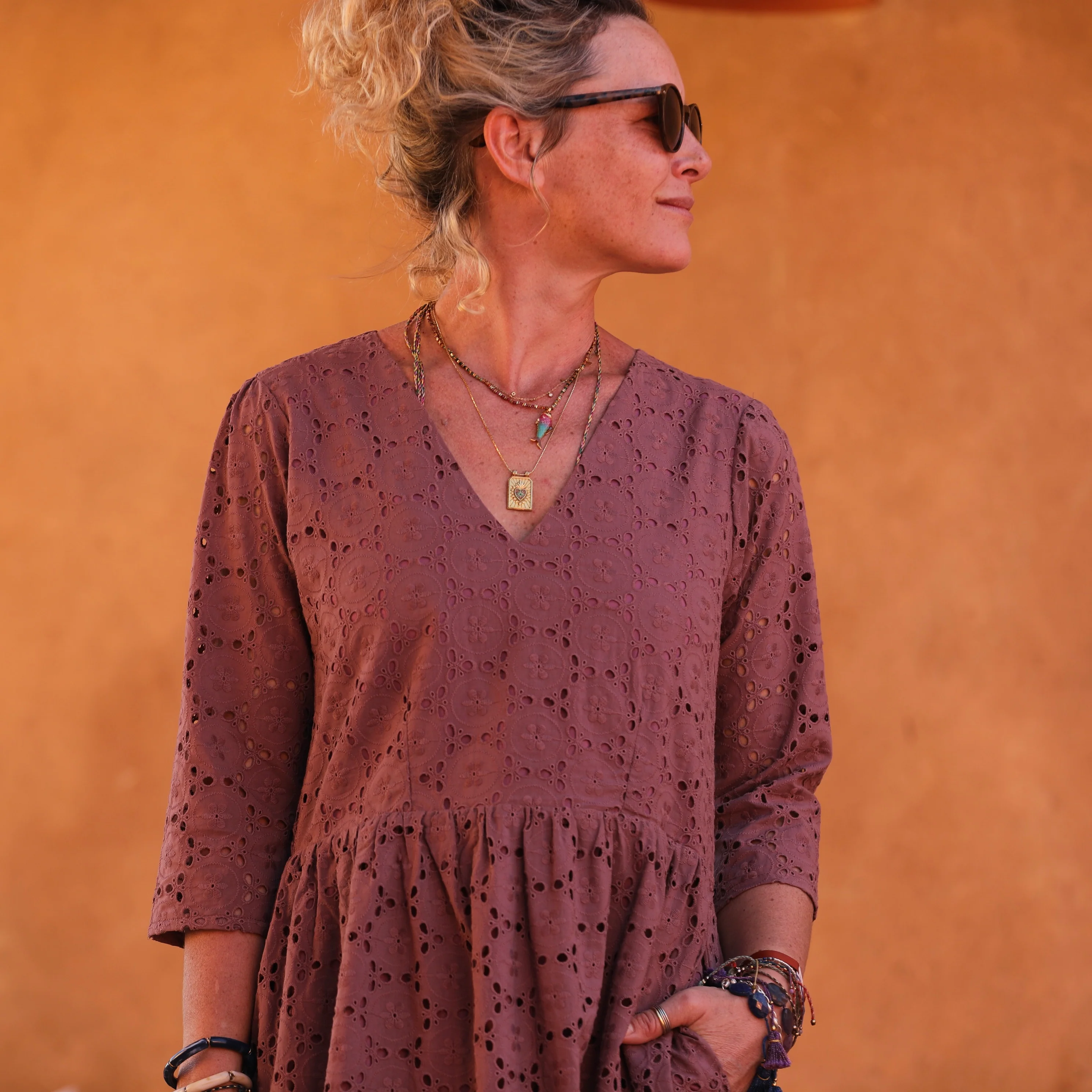 Robe Anastasia brodée parme - Image 10