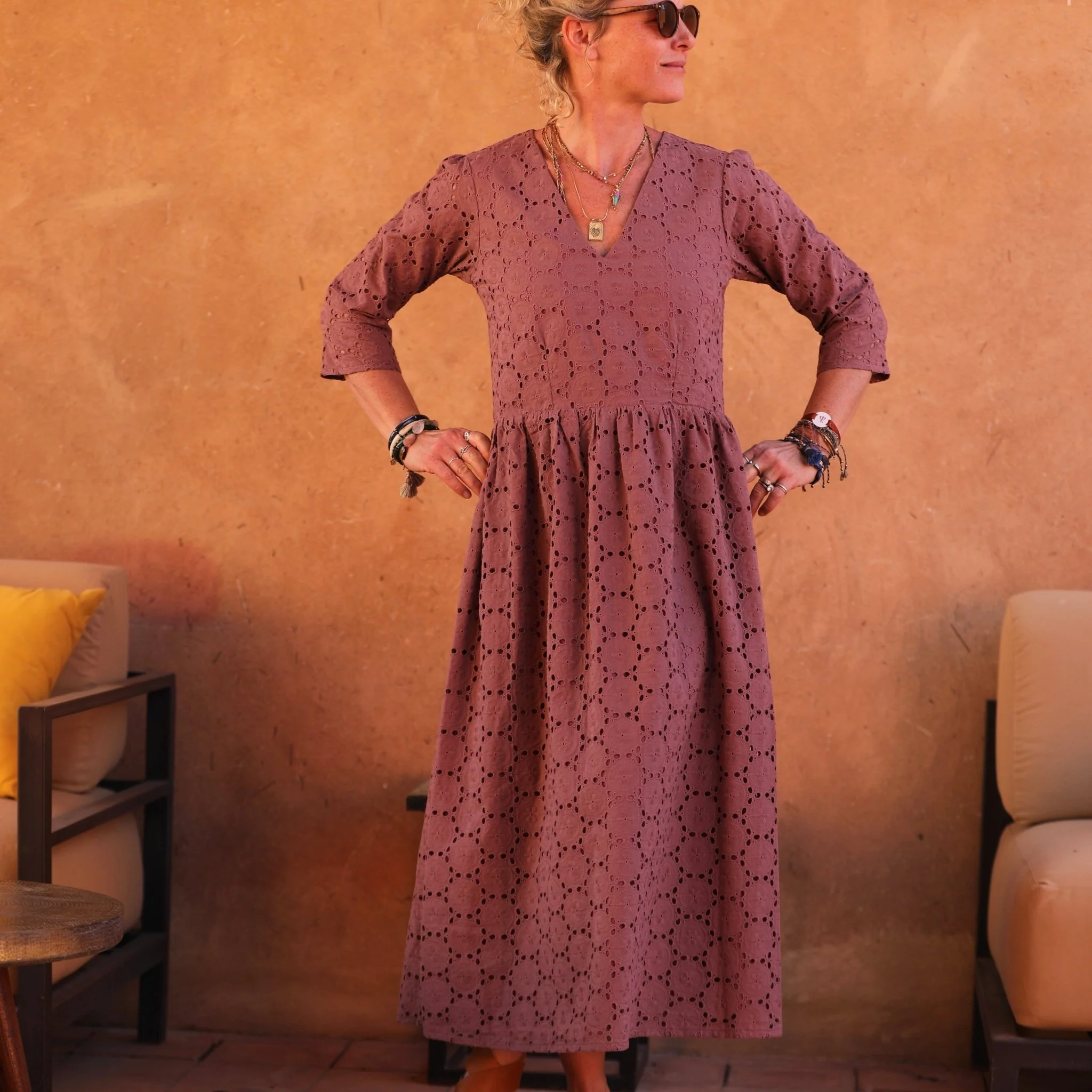 Robe Anastasia brodée parme - Image 4