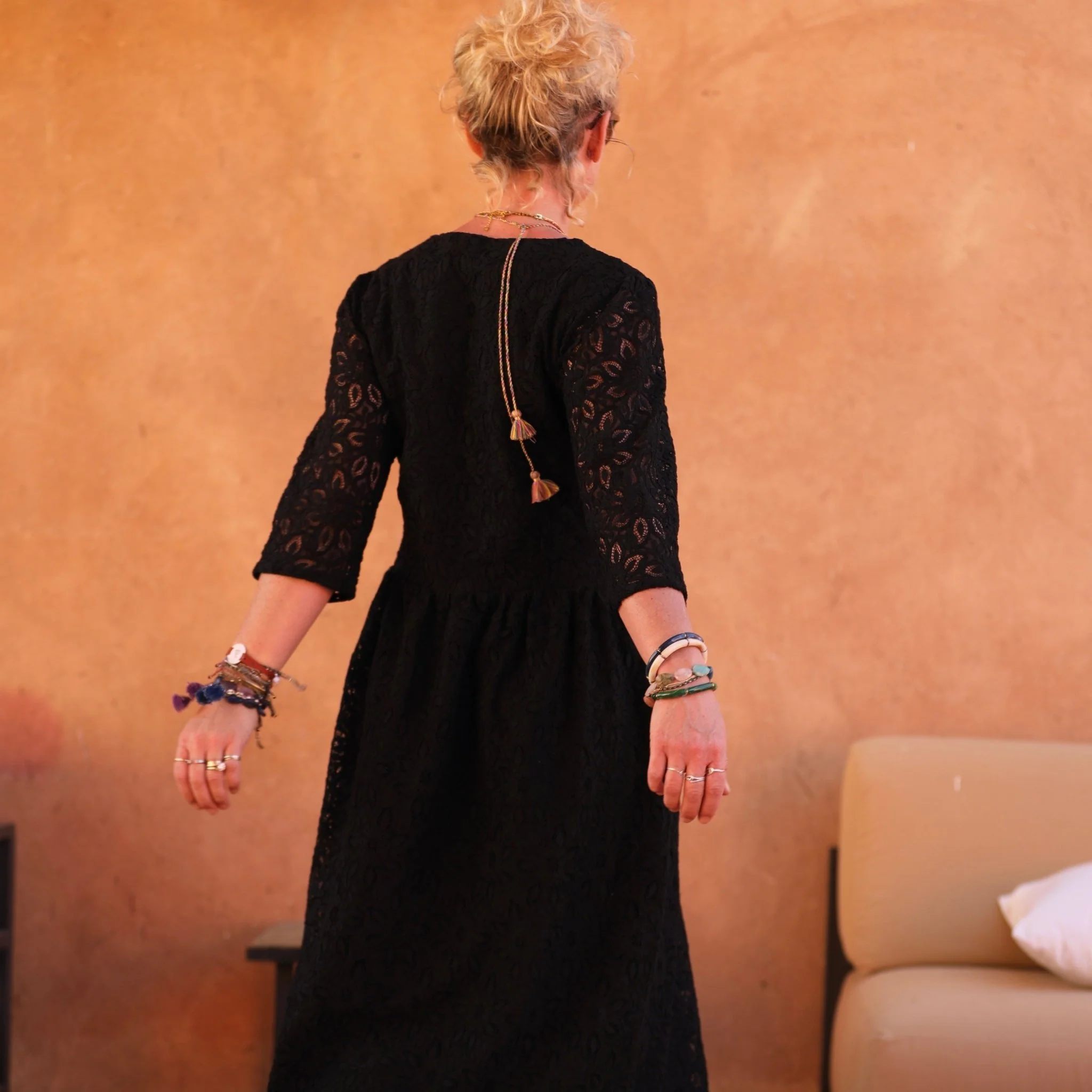 Robe Anastasia broderie noire - Image 8