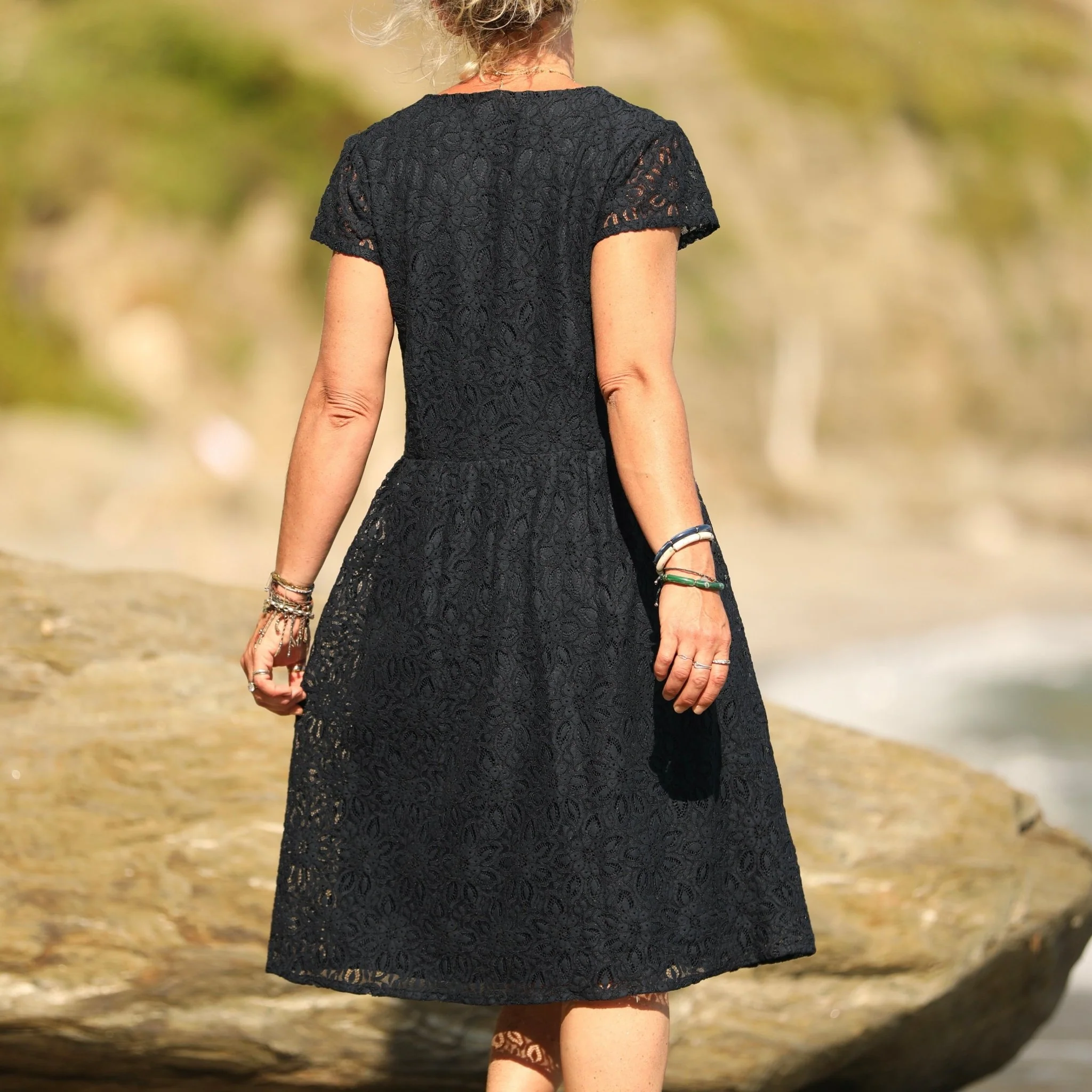 Robe Anastasia midi broderie bleu marine - Image 5