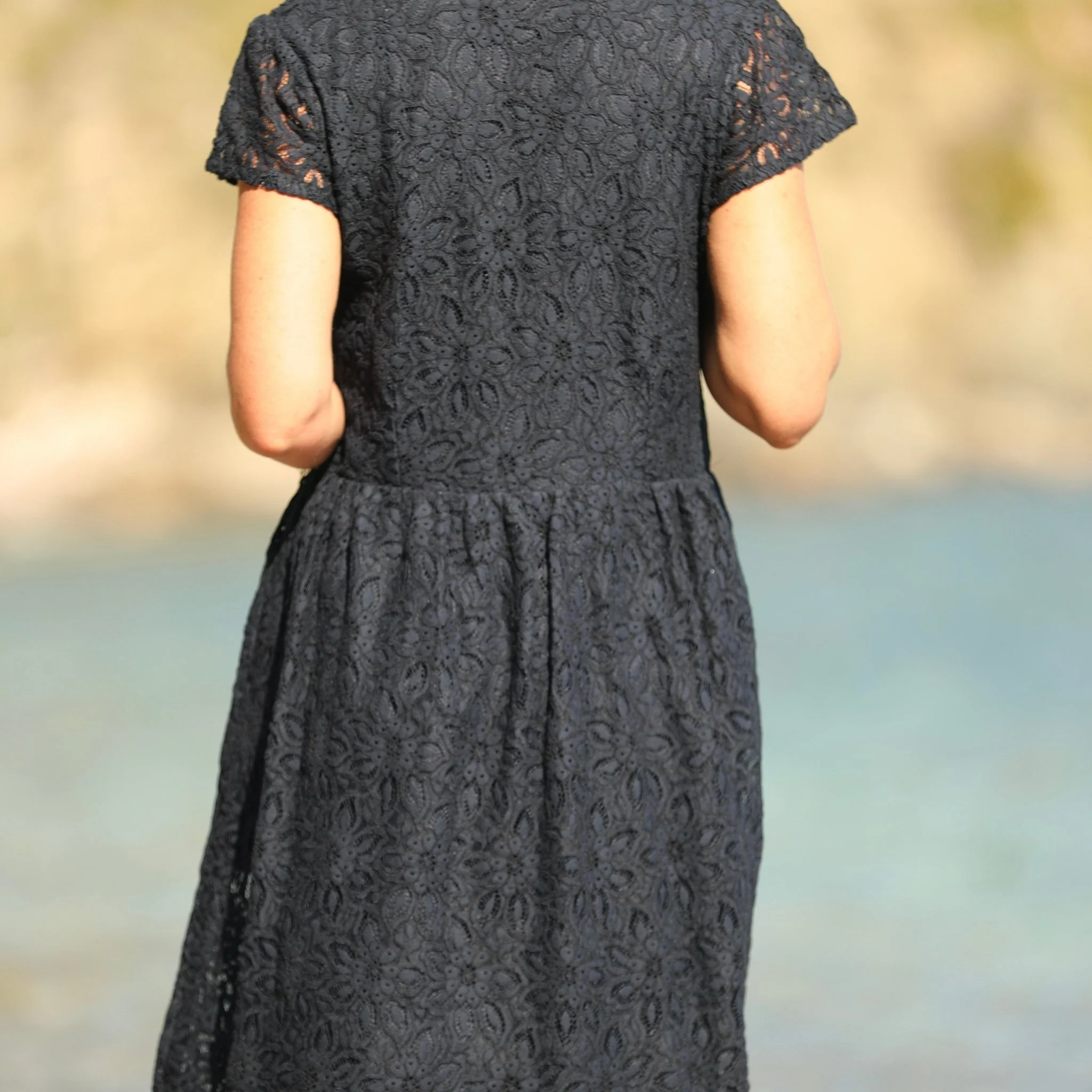 Robe Anastasia midi broderie bleu marine - Image 6