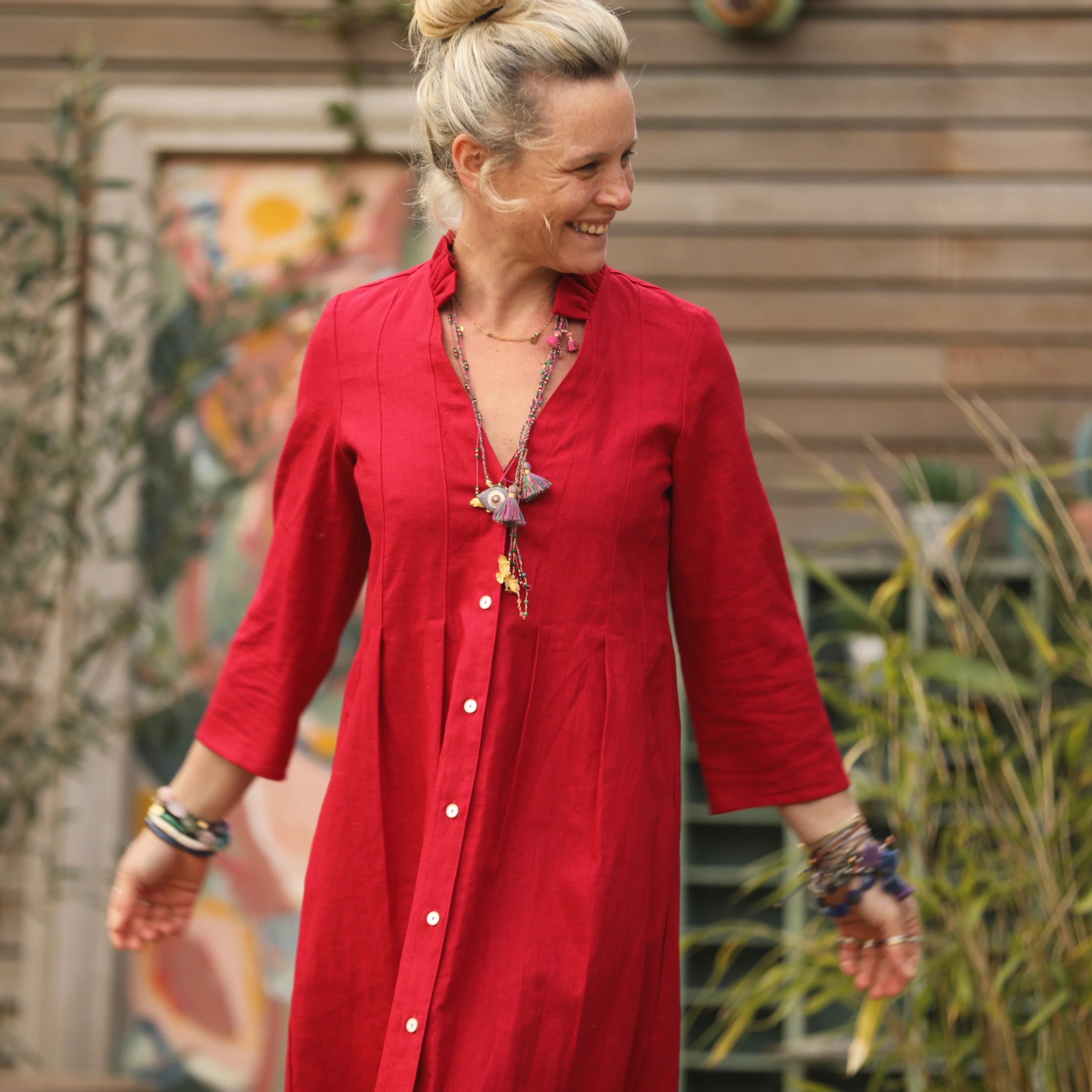 Robe Léontine en lin rouge cerise - Image 3