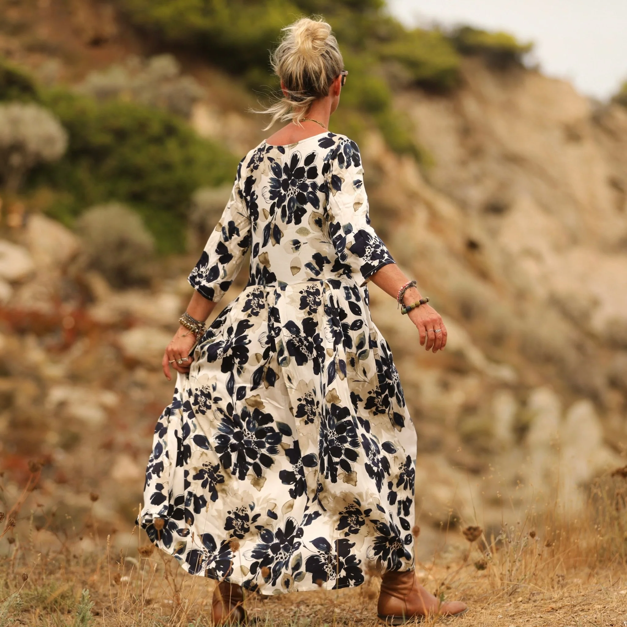 Robe Louisa viscose bouquet nuit - Image 4